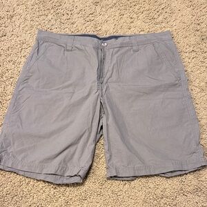Columbia Men's Shorts size 36 gray/khaki